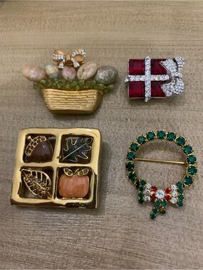 4 set Holiday Brooches Collection - Green, Red, Pink Accents